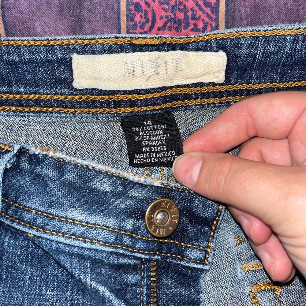 Blue Denim Jeans with Heavyweight Fabric and Natural Fading